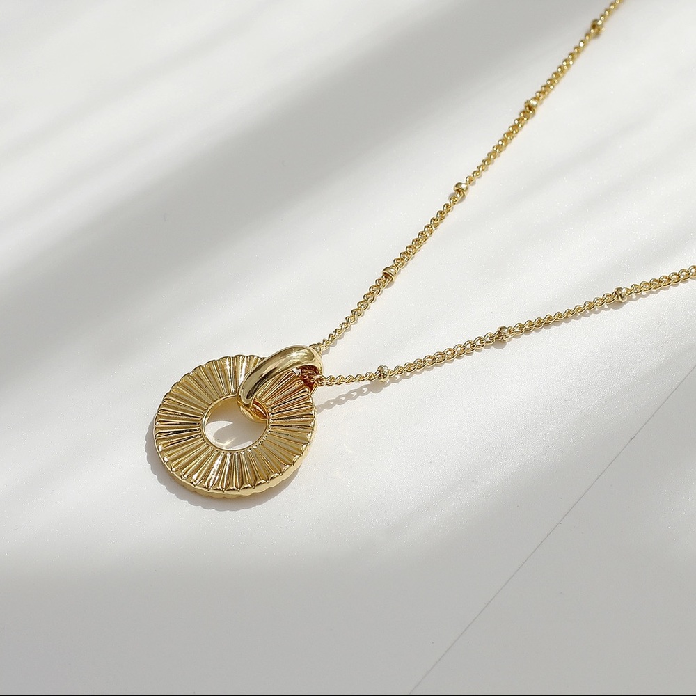 Gold Pendant Necklace